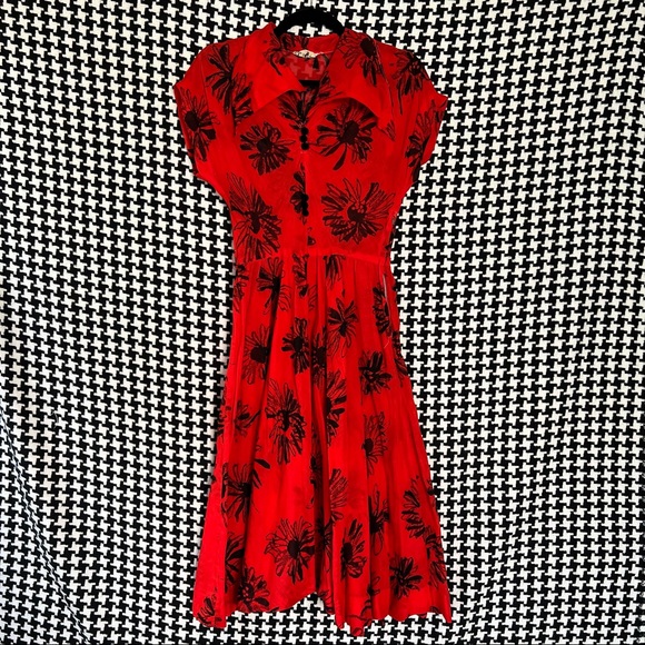 Vintage 1940s semi-sheer a-line red dress with allover black floral print. Small - Picture 14 of 15